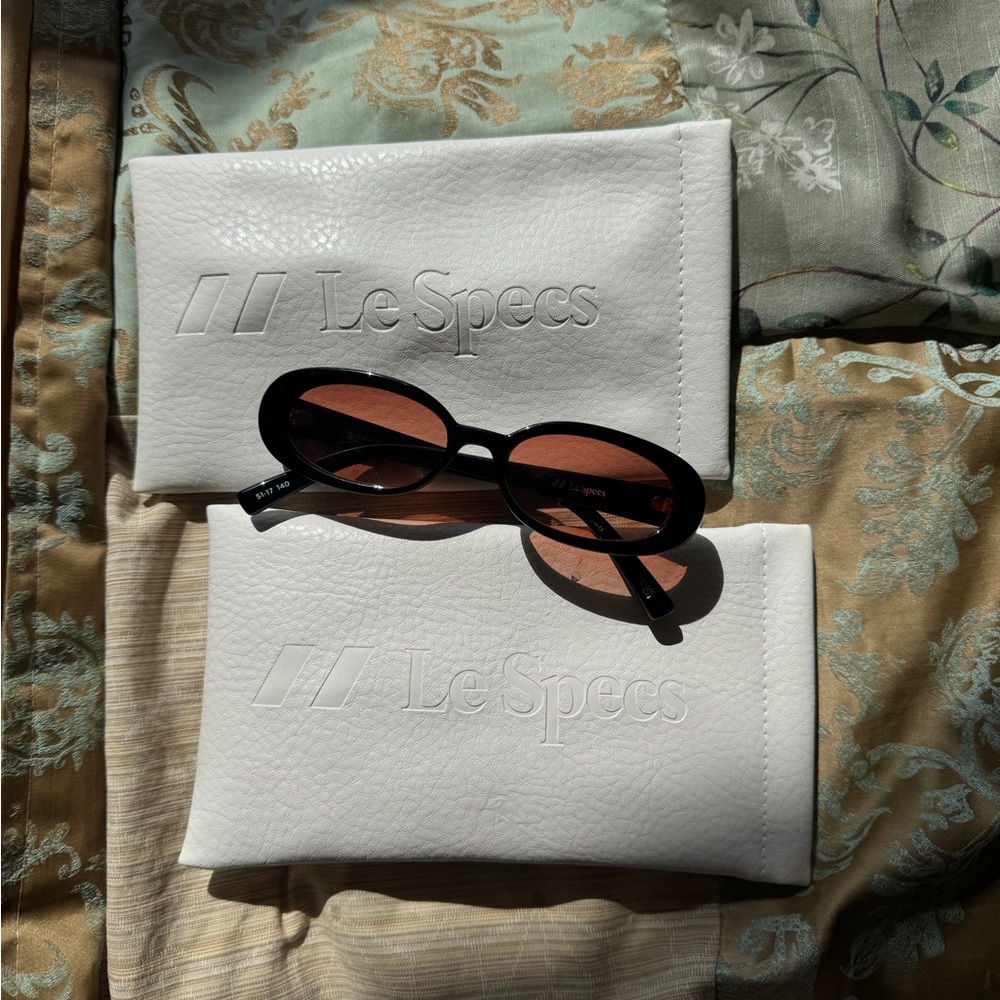 Le Specs - Outta Love - Picture 6 of 8